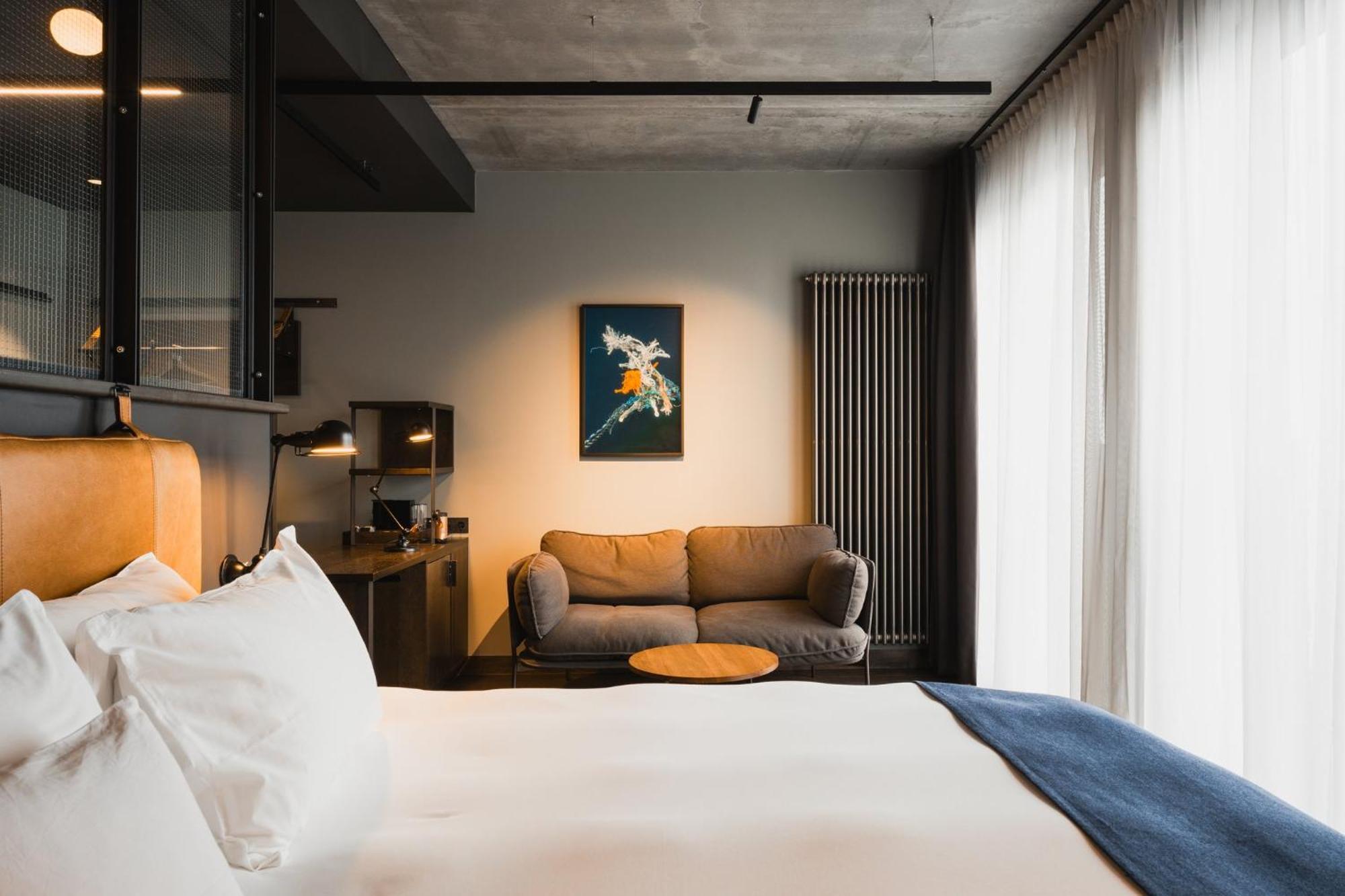 Exeter Hotel 4*