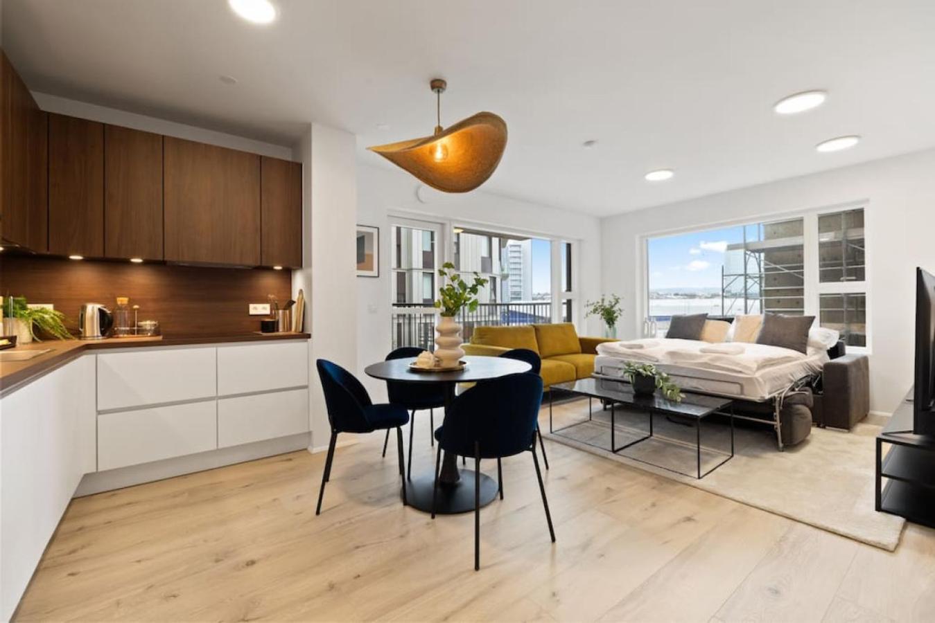 New Near Smaralind Mall With Private Parking Apartment