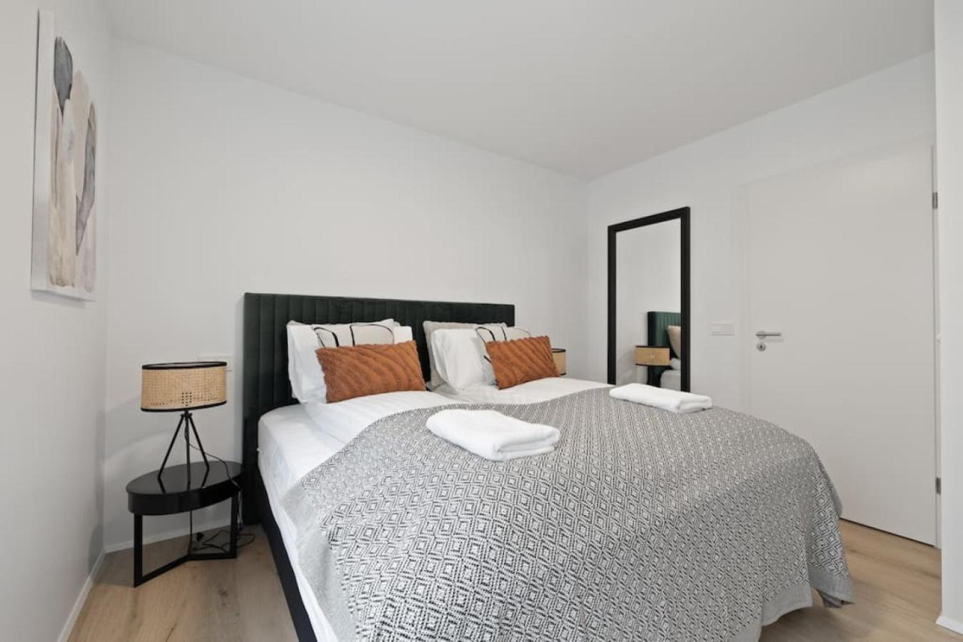 New Near Smaralind Mall With Private Parking Apartment