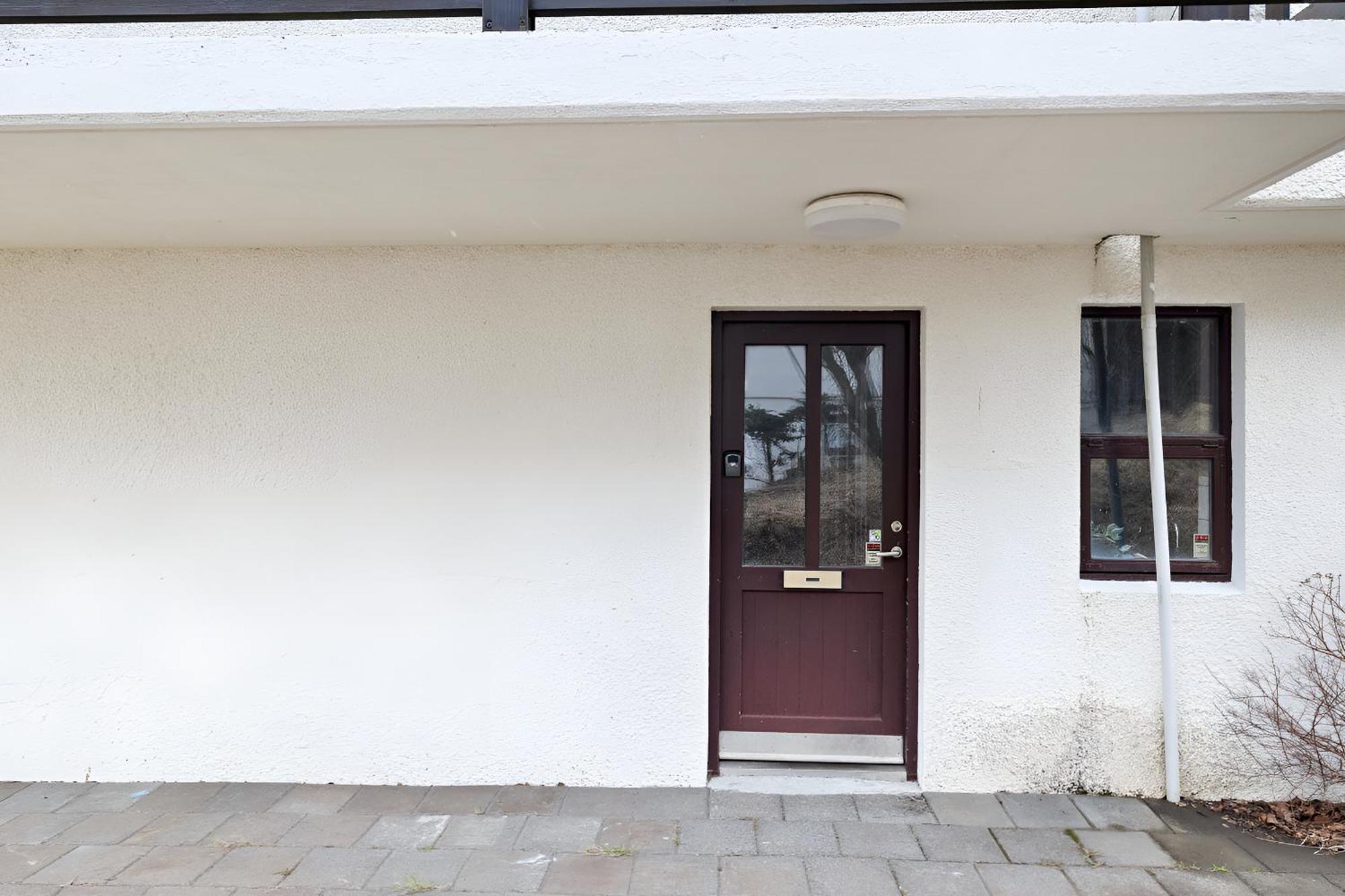 Inviting 2br Haven In The Heart Of The Suburbs Apartment