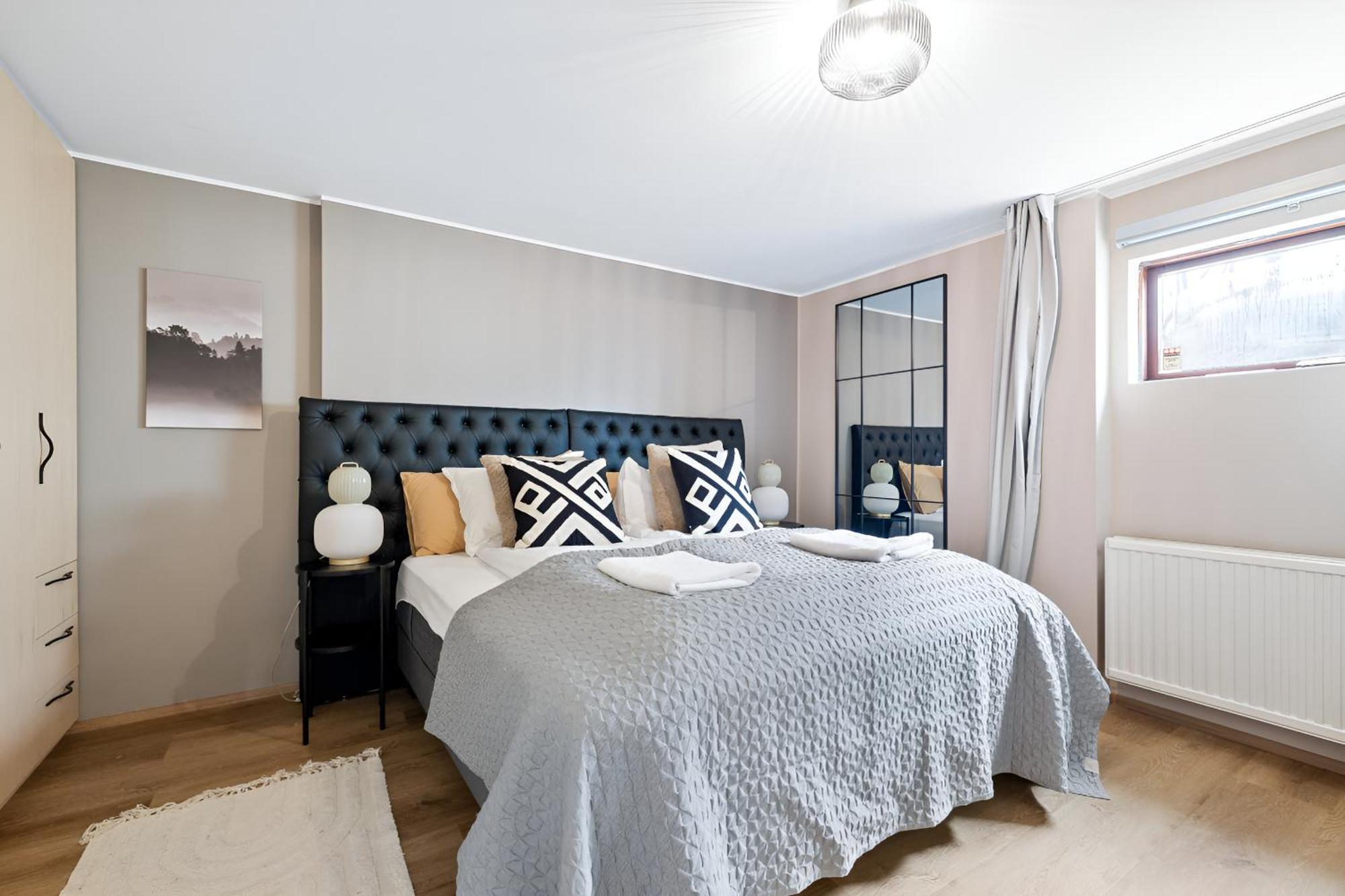 Inviting 2br Haven In The Heart Of The Suburbs