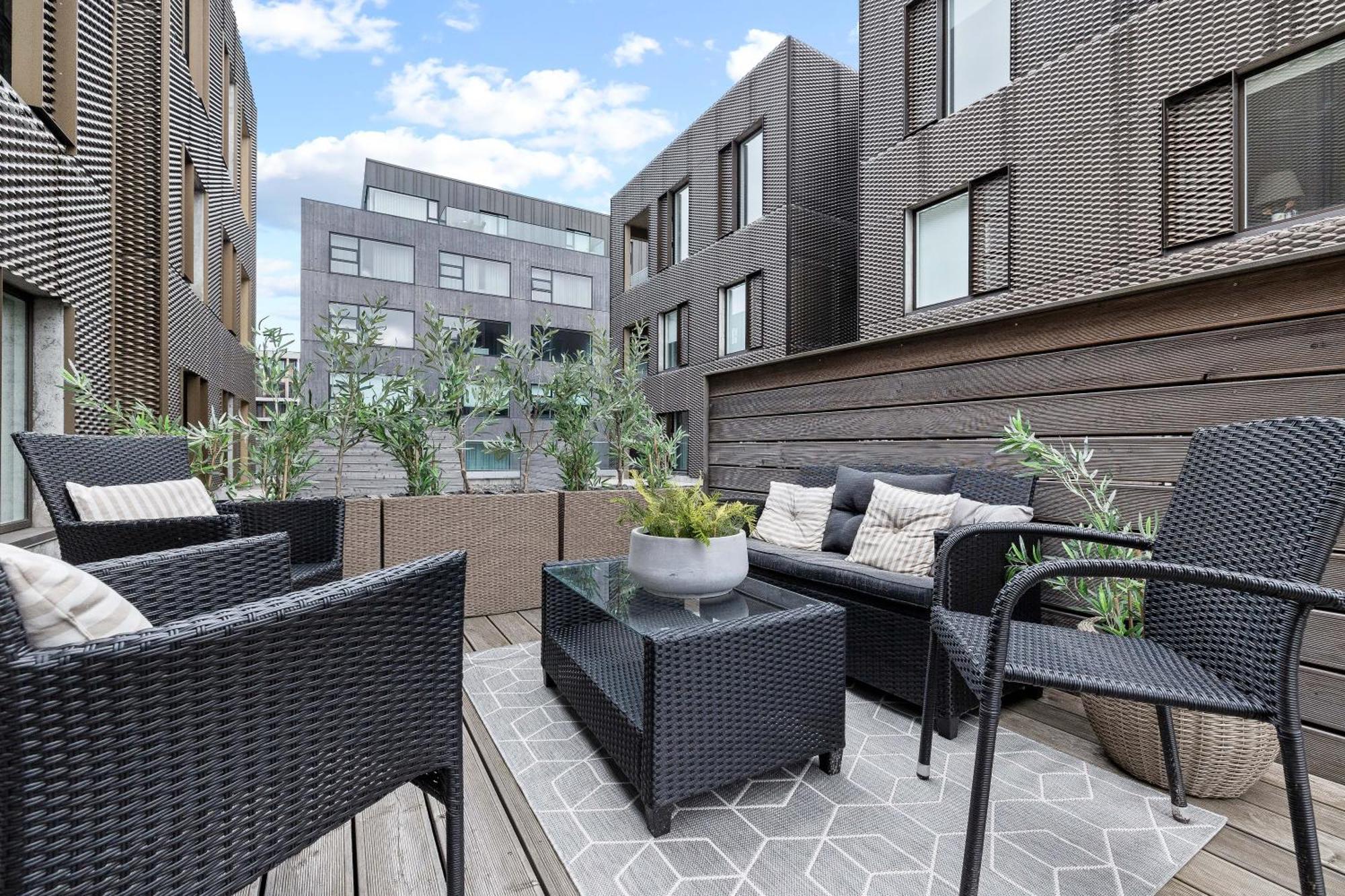 Vibrant Hafnatorg I Spacious With Expansive Garage Apartment Reykjavik