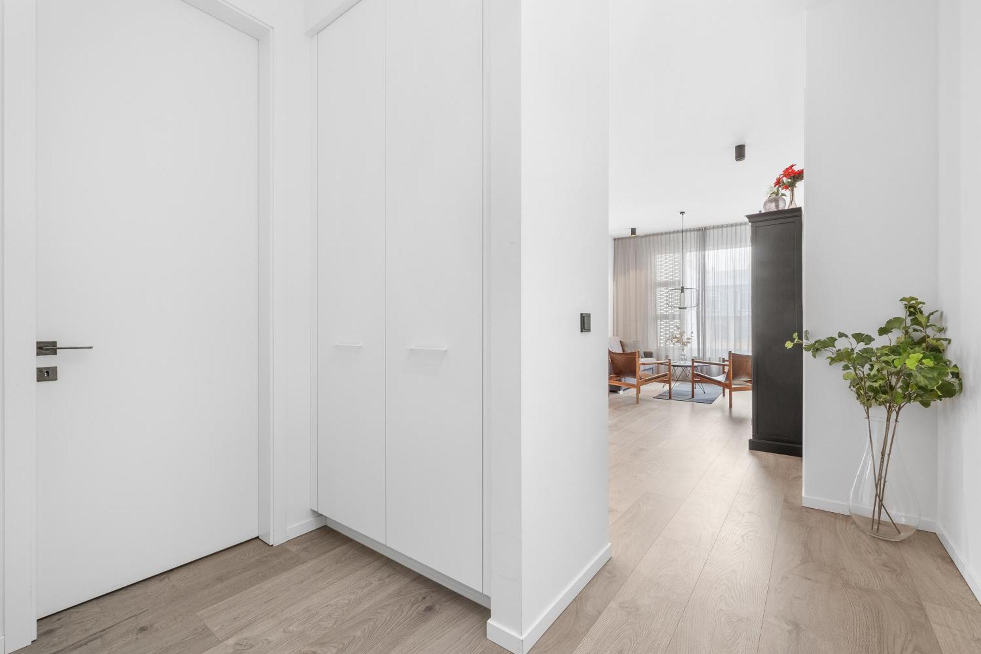 Vibrant Hafnatorg I Spacious With Expansive Garage Apartment *