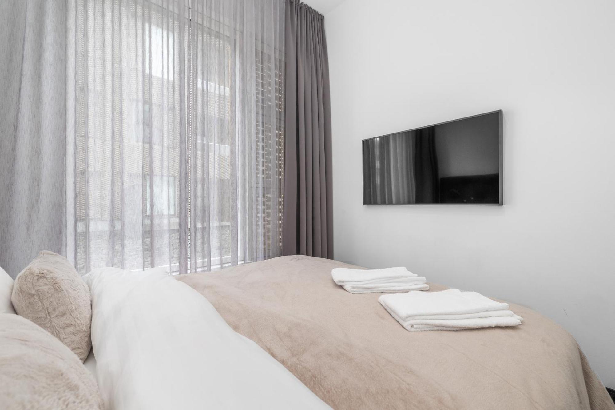 Vibrant Hafnatorg I Spacious With Expansive Garage Reykjavik
