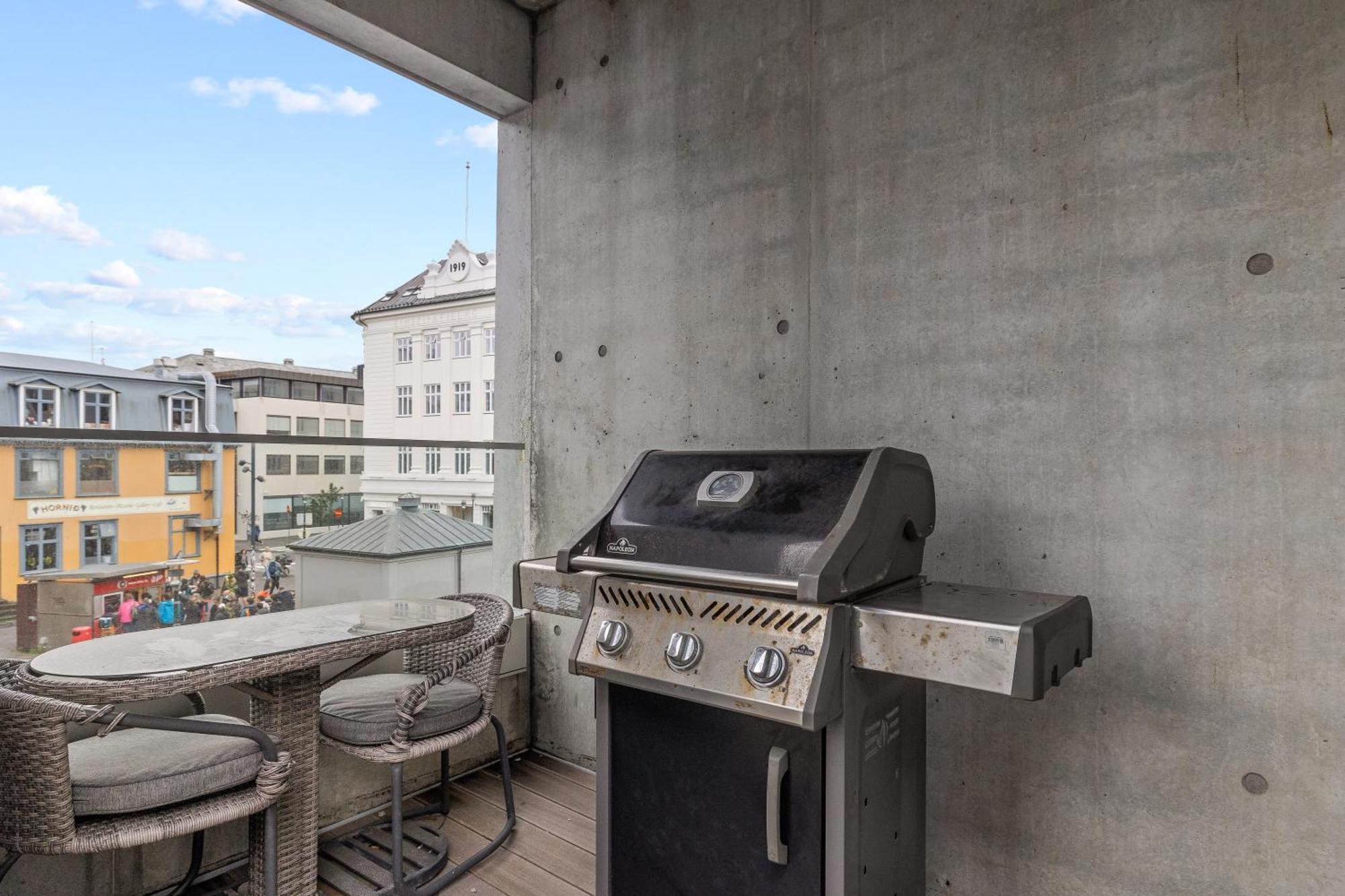 Vibrant Hafnatorg I Spacious With Expansive Garage *