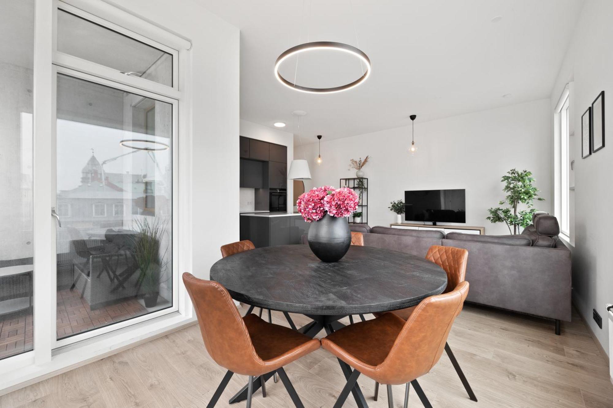 Apartment Vibrant Hafnatorg I Spacious With Expansive Garage Reykjavik