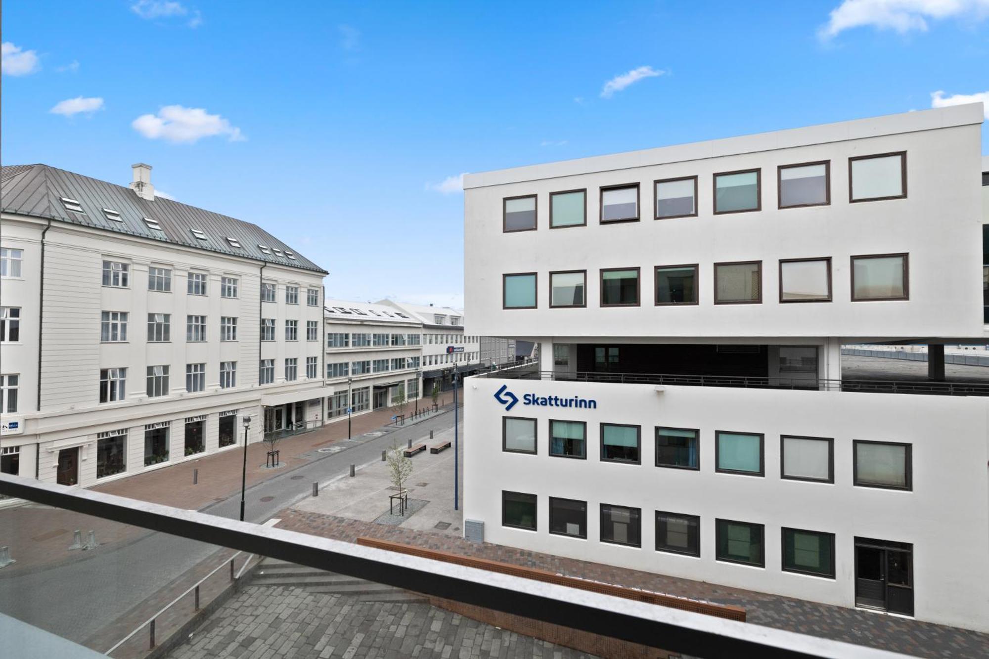 Apartment Vibrant Hafnatorg I Spacious With Expansive Garage Reykjavik