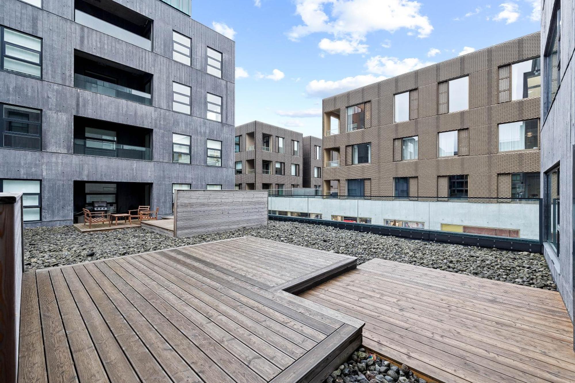 Vibrant Hafnatorg I Spacious With Expansive Garage * Reykjavik