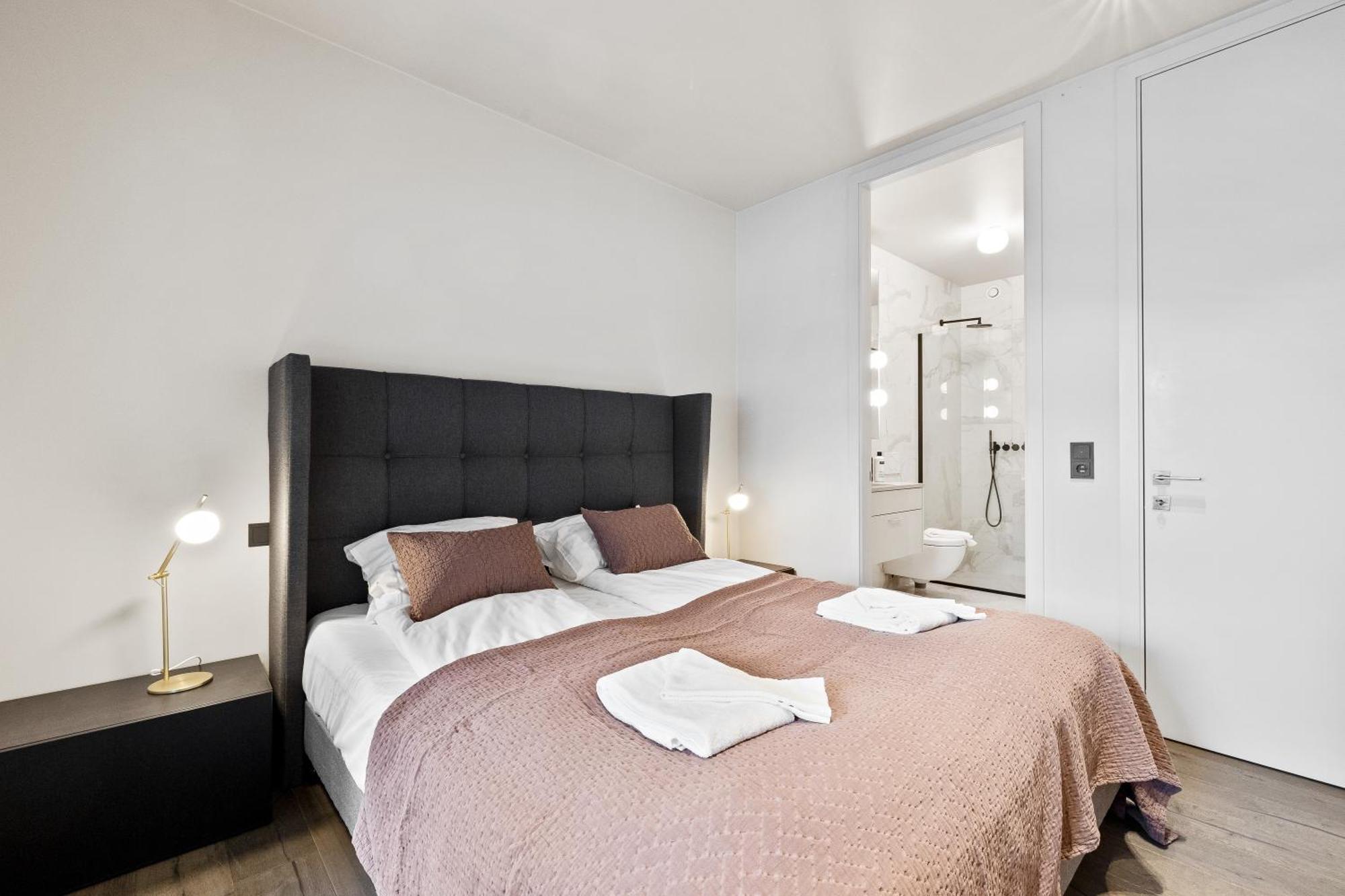 Vibrant Hafnatorg I Spacious With Expansive Garage Apartment Reykjavik