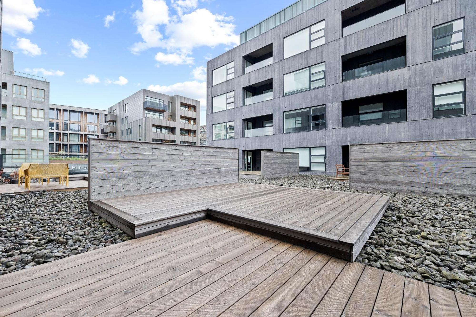 Vibrant Hafnatorg I Spacious With Expansive Garage * Reykjavik