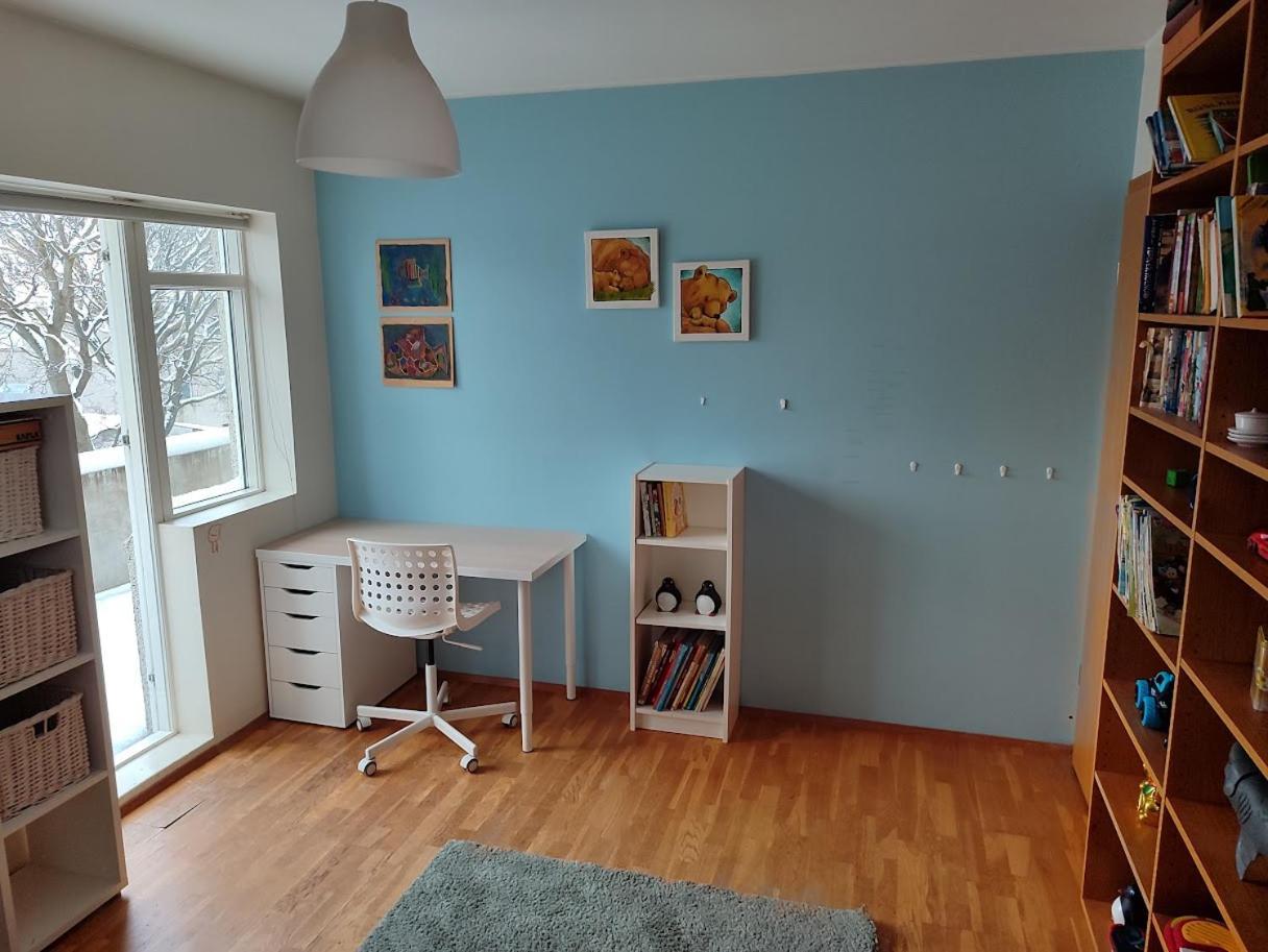 Bright 2 Bedroom In *