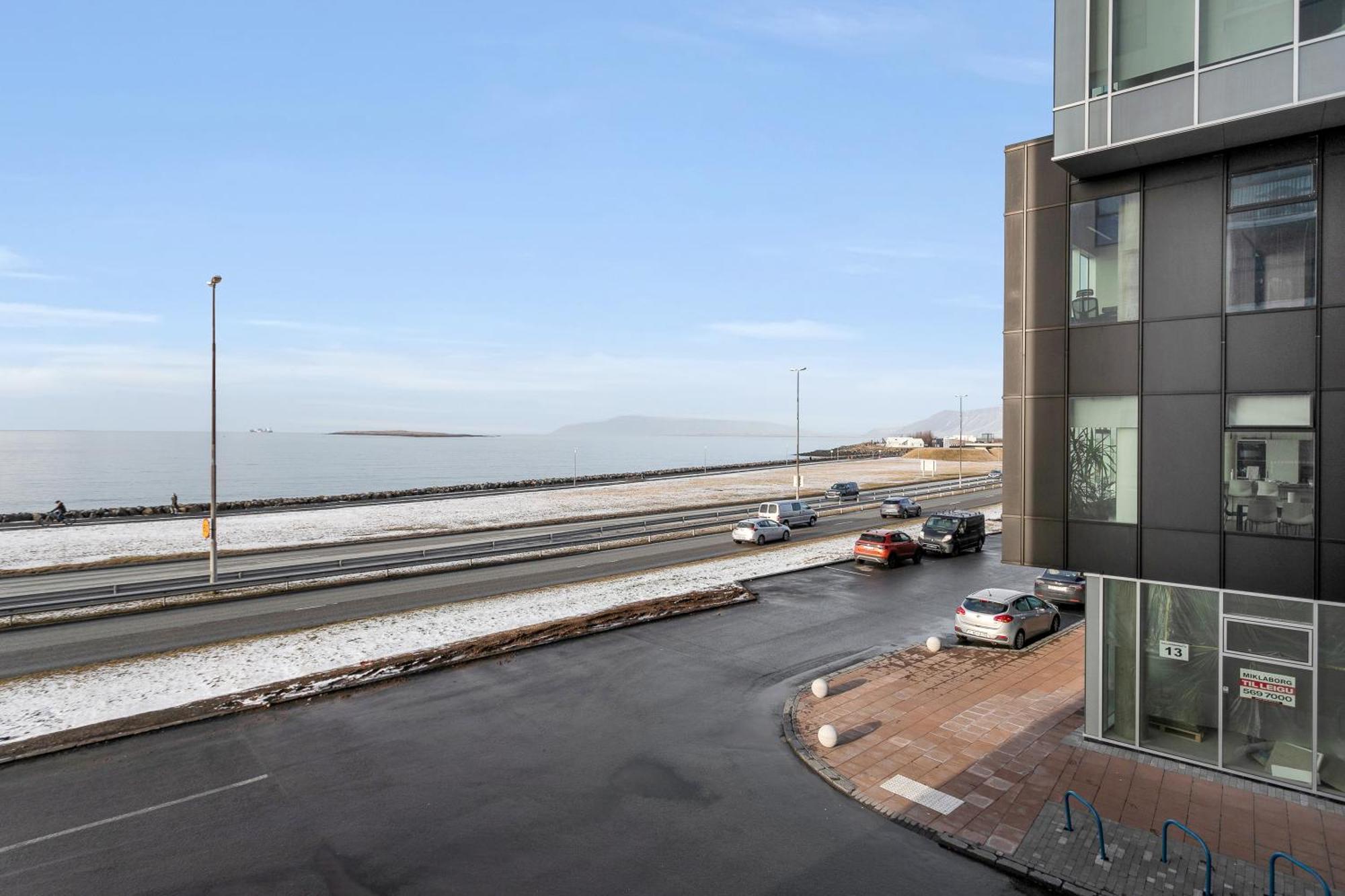 Apartment Luxurious Oceanfront - New Listing! *