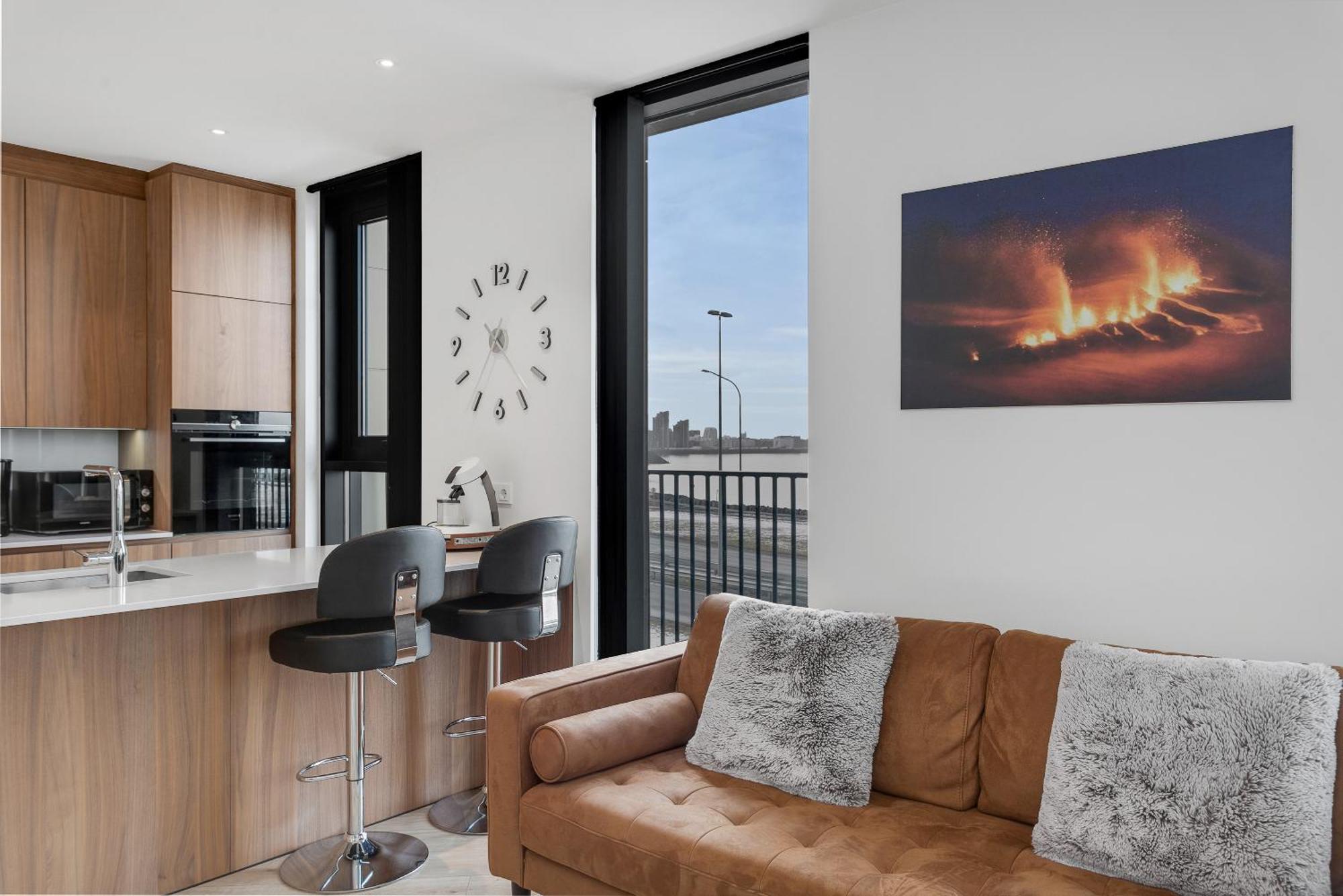Luxurious Oceanfront - New Listing! Apartment *