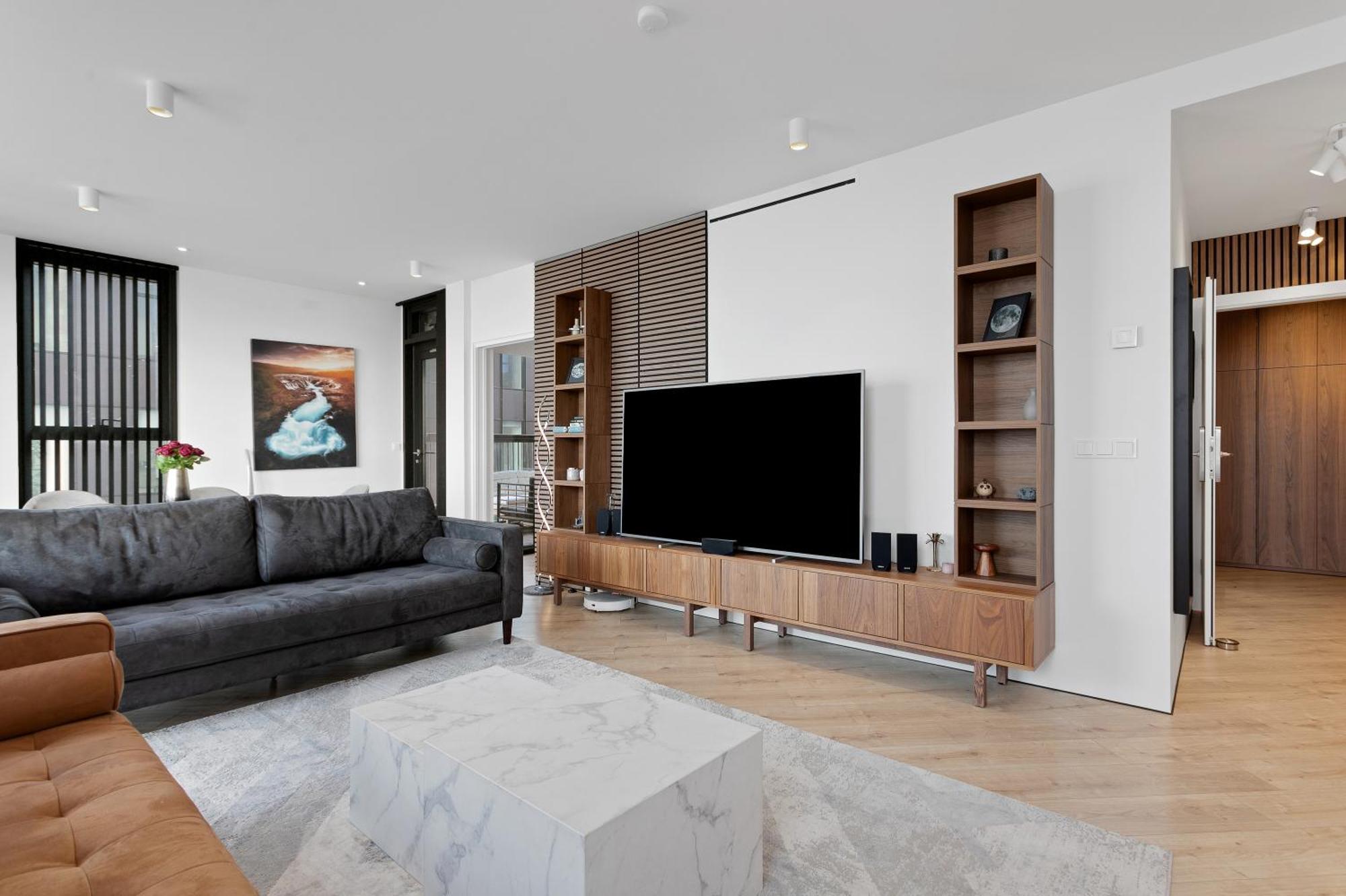 Luxurious Oceanfront - New Listing! * Reykjavik