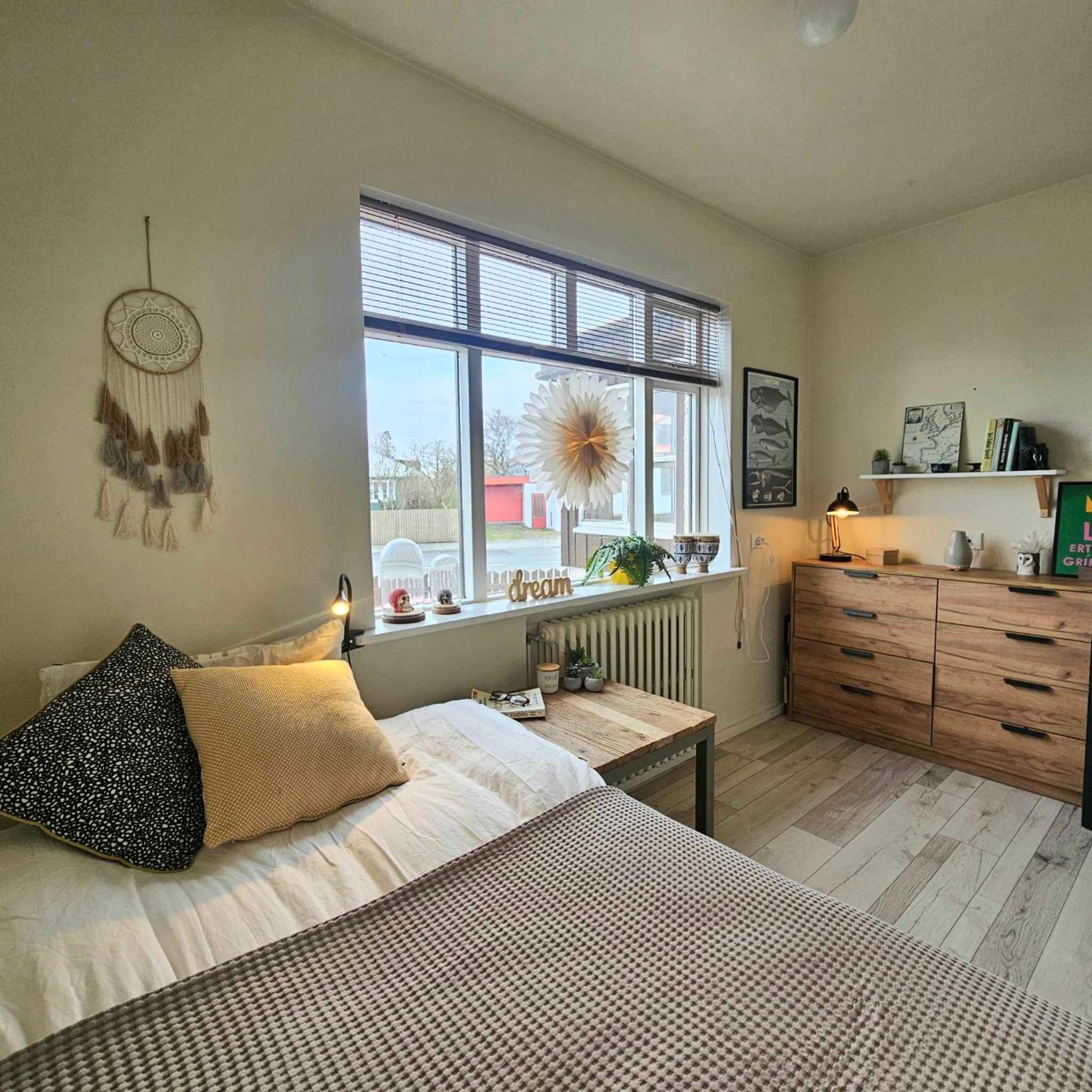 2 Bedroom With A Loft- Close To Downtown Appartement *