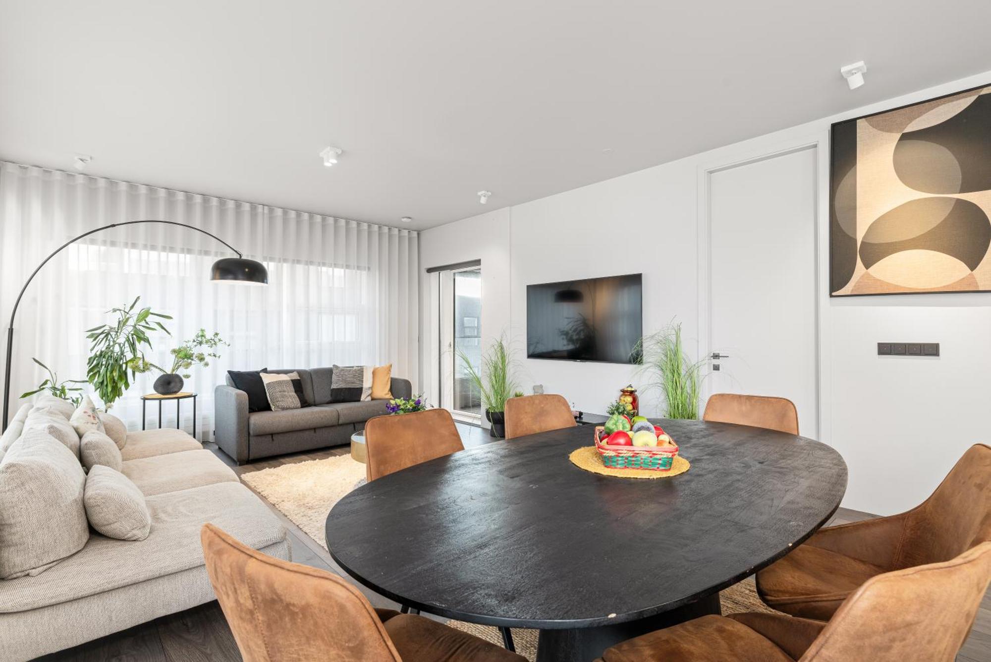 Vibrant Hafnatorg I Spacious With Expansive Garage Apartamento *