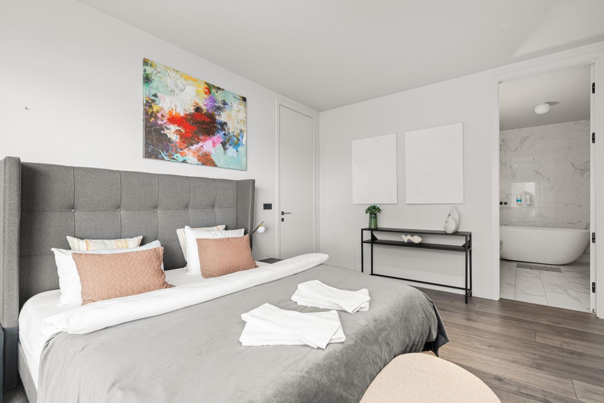 Vibrant Hafnatorg I Spacious With Expansive Garage Apartment