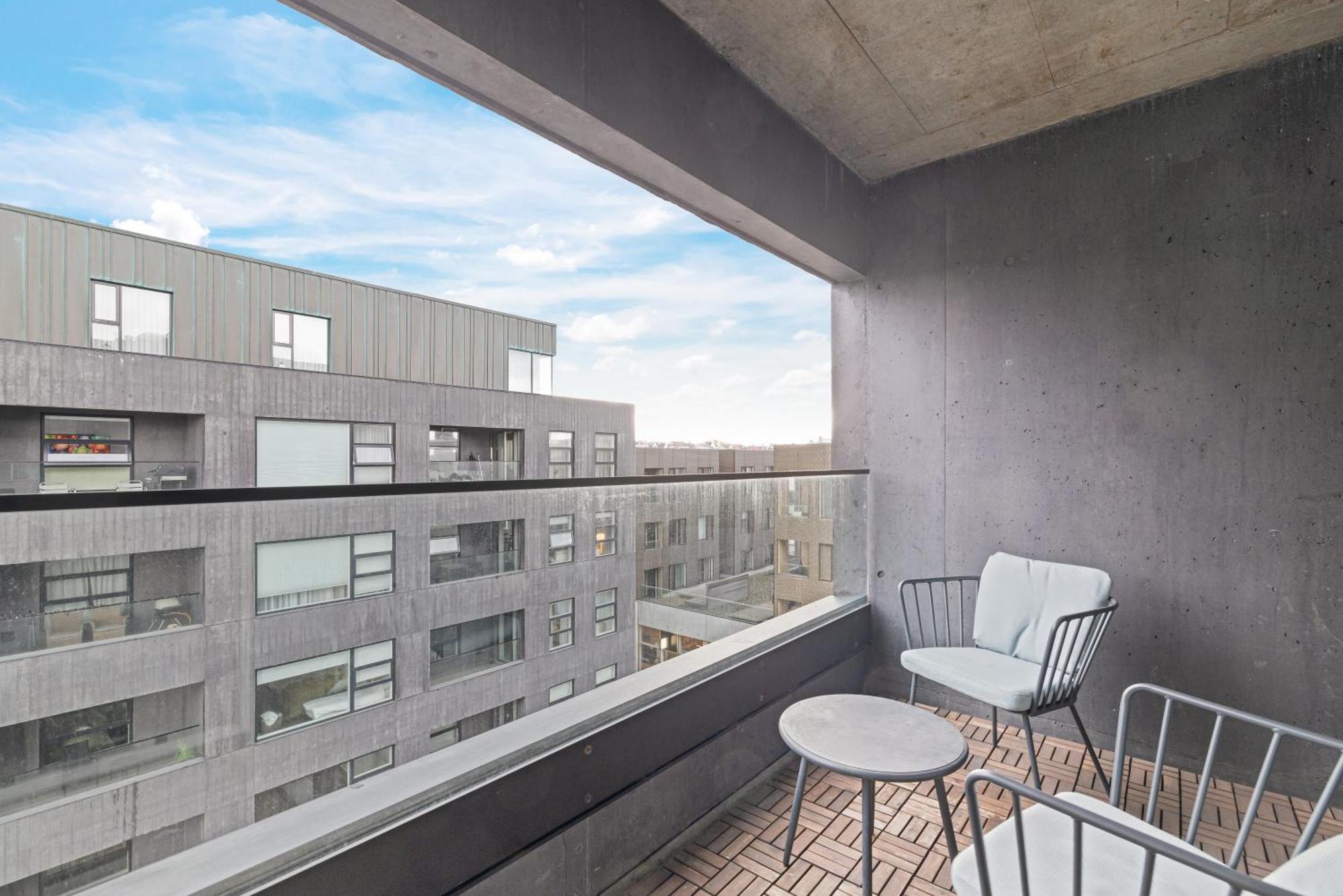 Vibrant Hafnatorg I Spacious With Expansive Garage