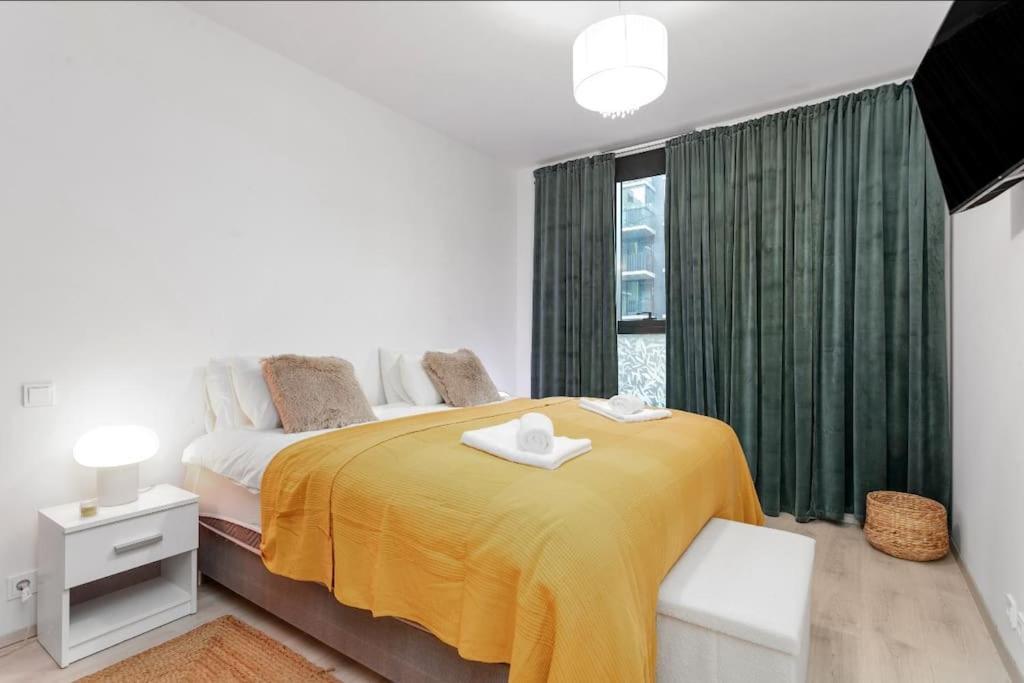 Premium Queen Downtown Apartment