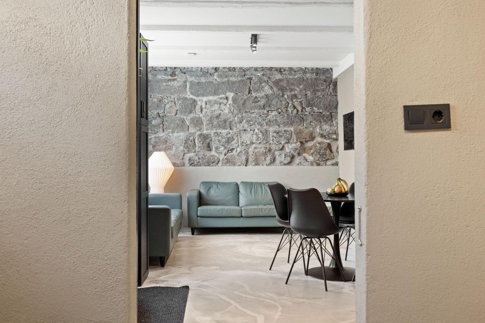 Amazing Design In Downtown Apartment