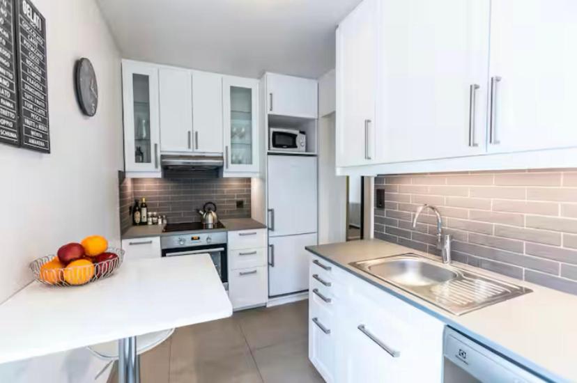 Apartment Beautiful And Quiet In Center - Perfect Location *