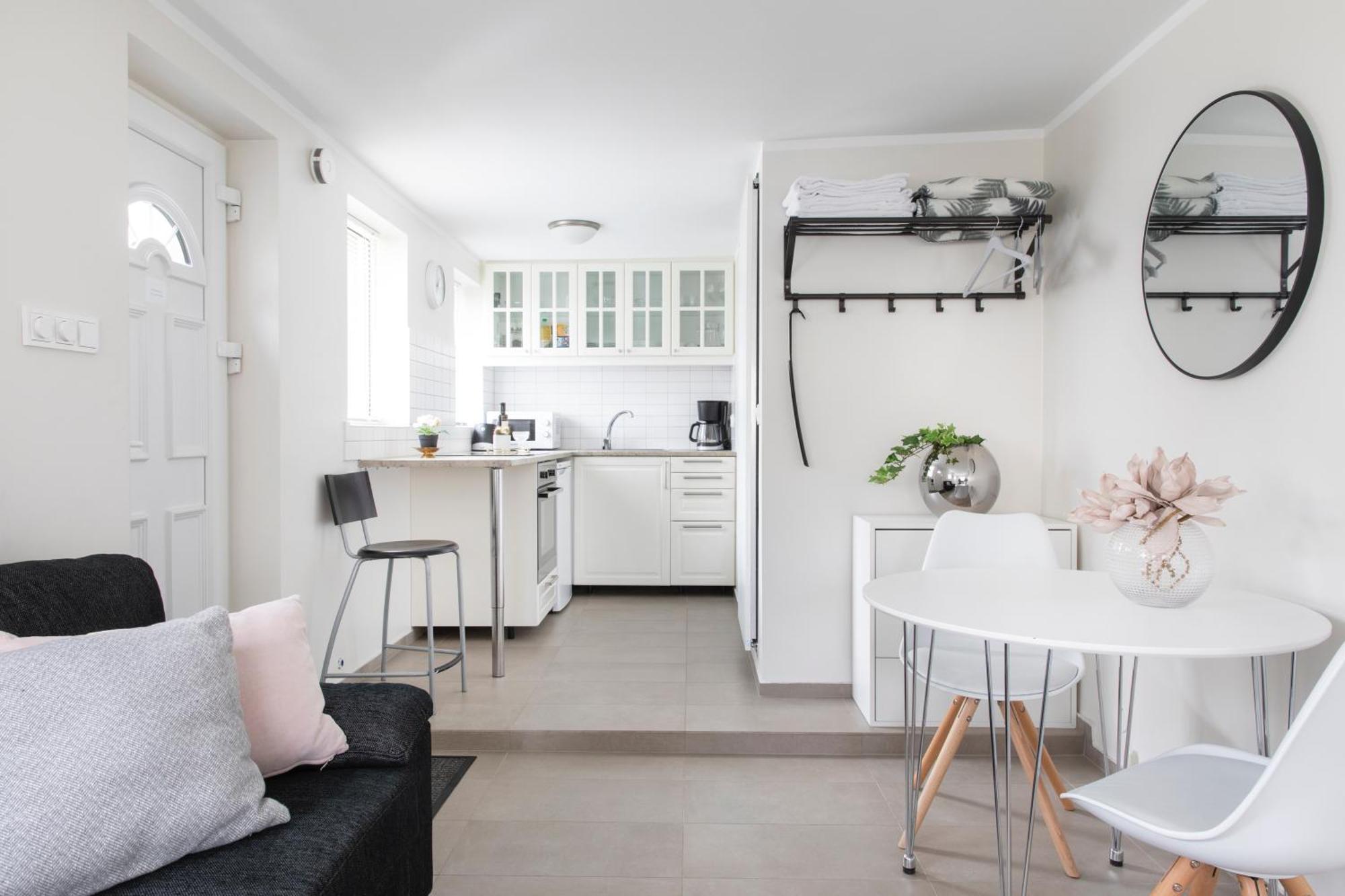 Apartment Beautiful And Quiet In Center - Perfect Location *
