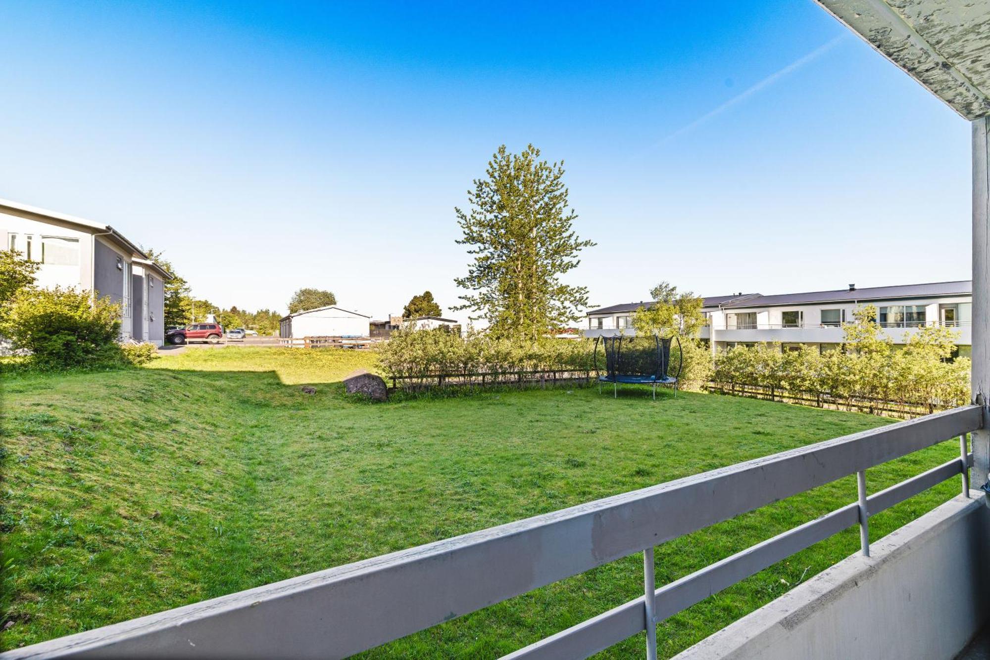 Upgraded Spacious 2-bedroom Near Sky Lagoon! *