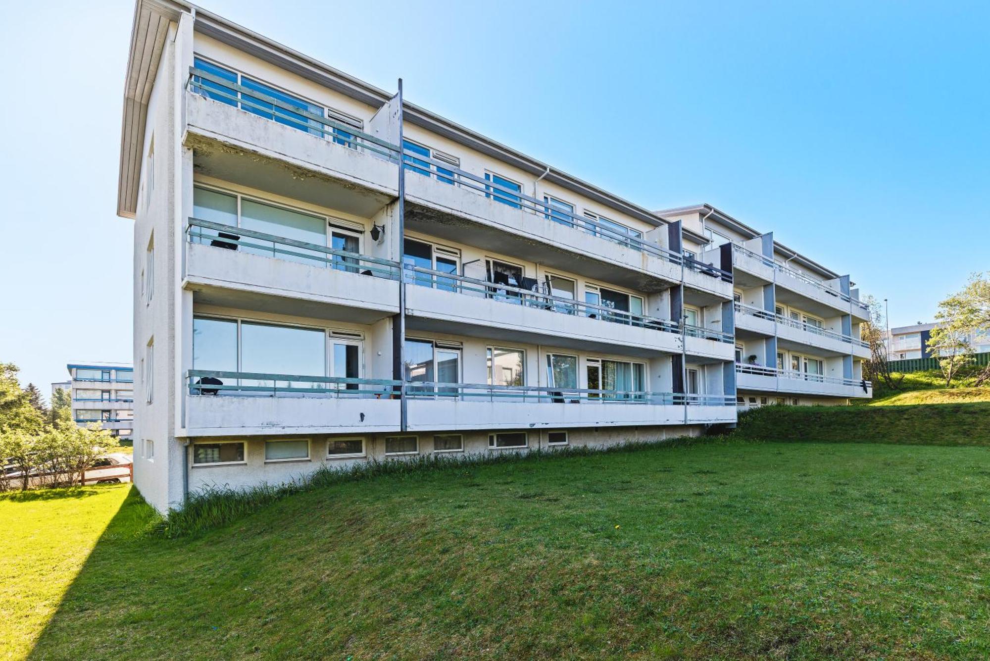 Upgraded Spacious 2-bedroom Near Sky Lagoon! * Reiquiavique