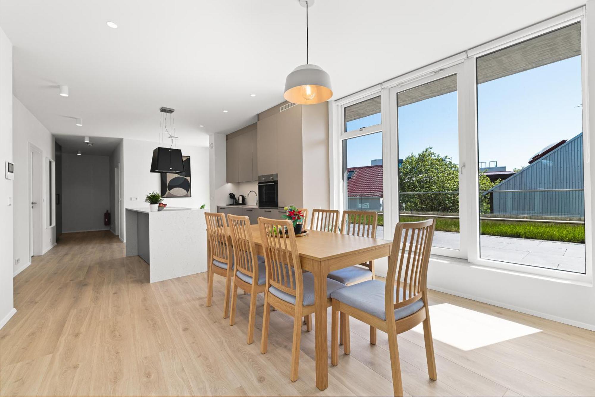 Your Perfect Oasis With Large Porch & Scenic Views Apartment *