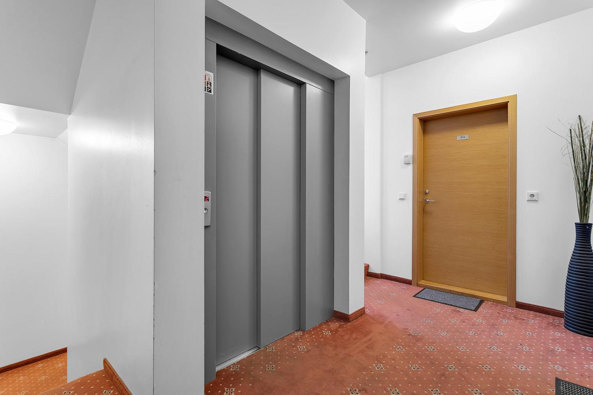 Centrally Located Modern 1br