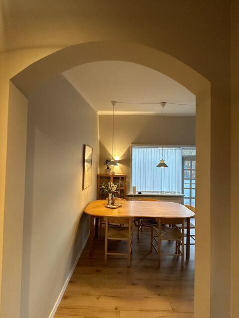 Bright, Modern 2br In Apartment *