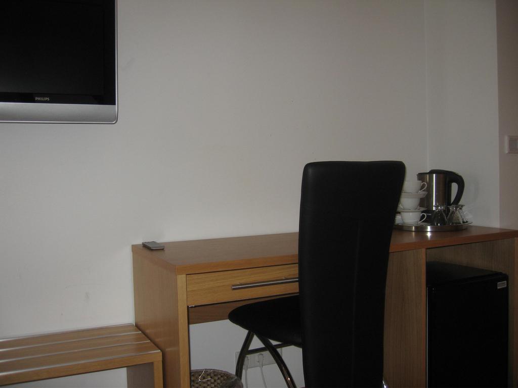 4th Floor Hotel