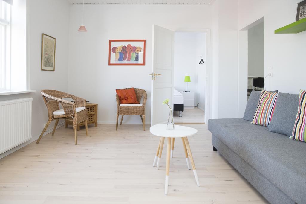 Apartment 101 Mar