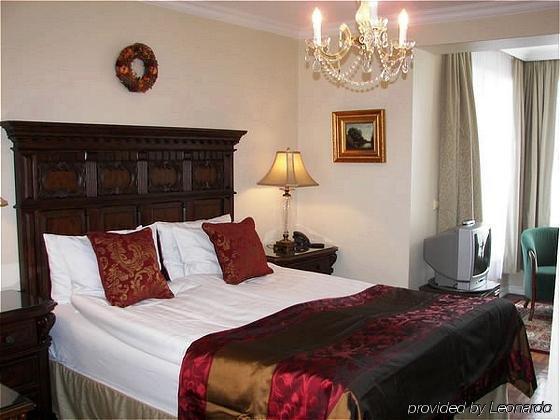 Phoenix Hotel 3*