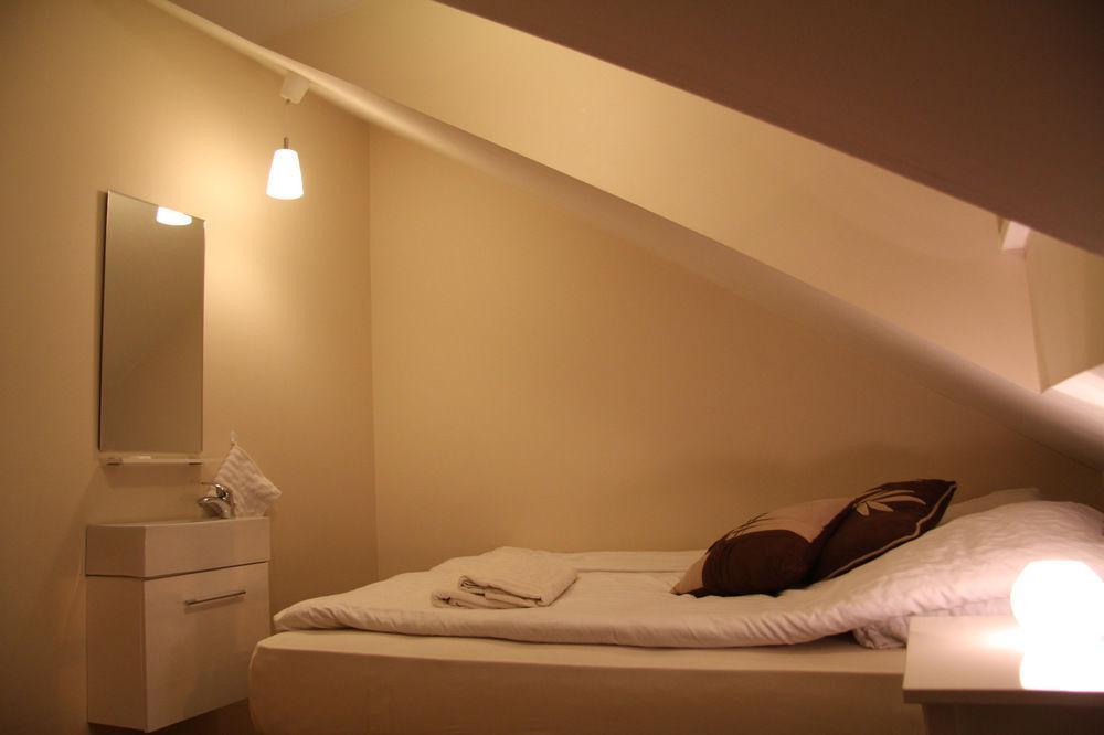 Guest house Grettir 2*