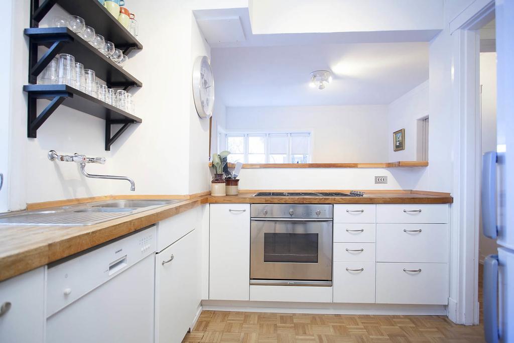 Hringbraut 104 * Reykjavík