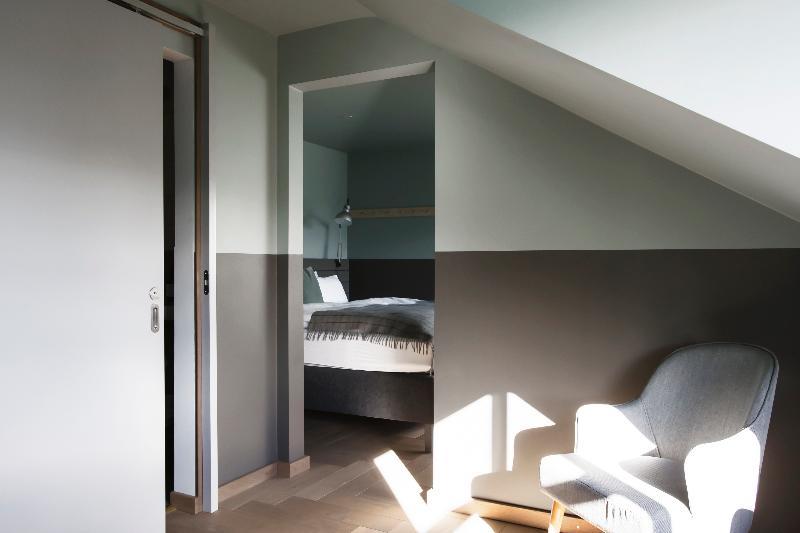 The Swan House By Ylma Reykjavik