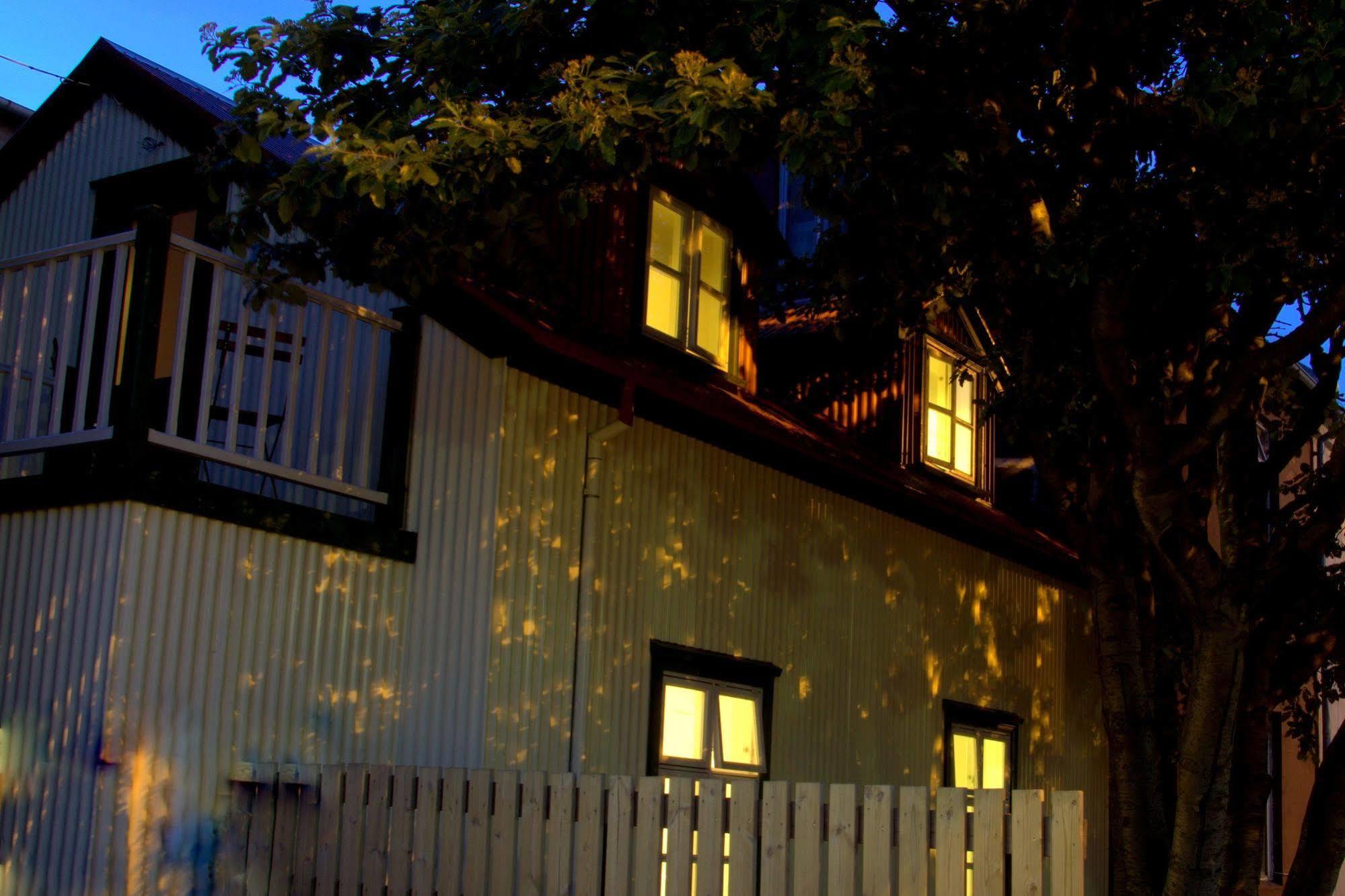 Grettir Casa de hóspedes