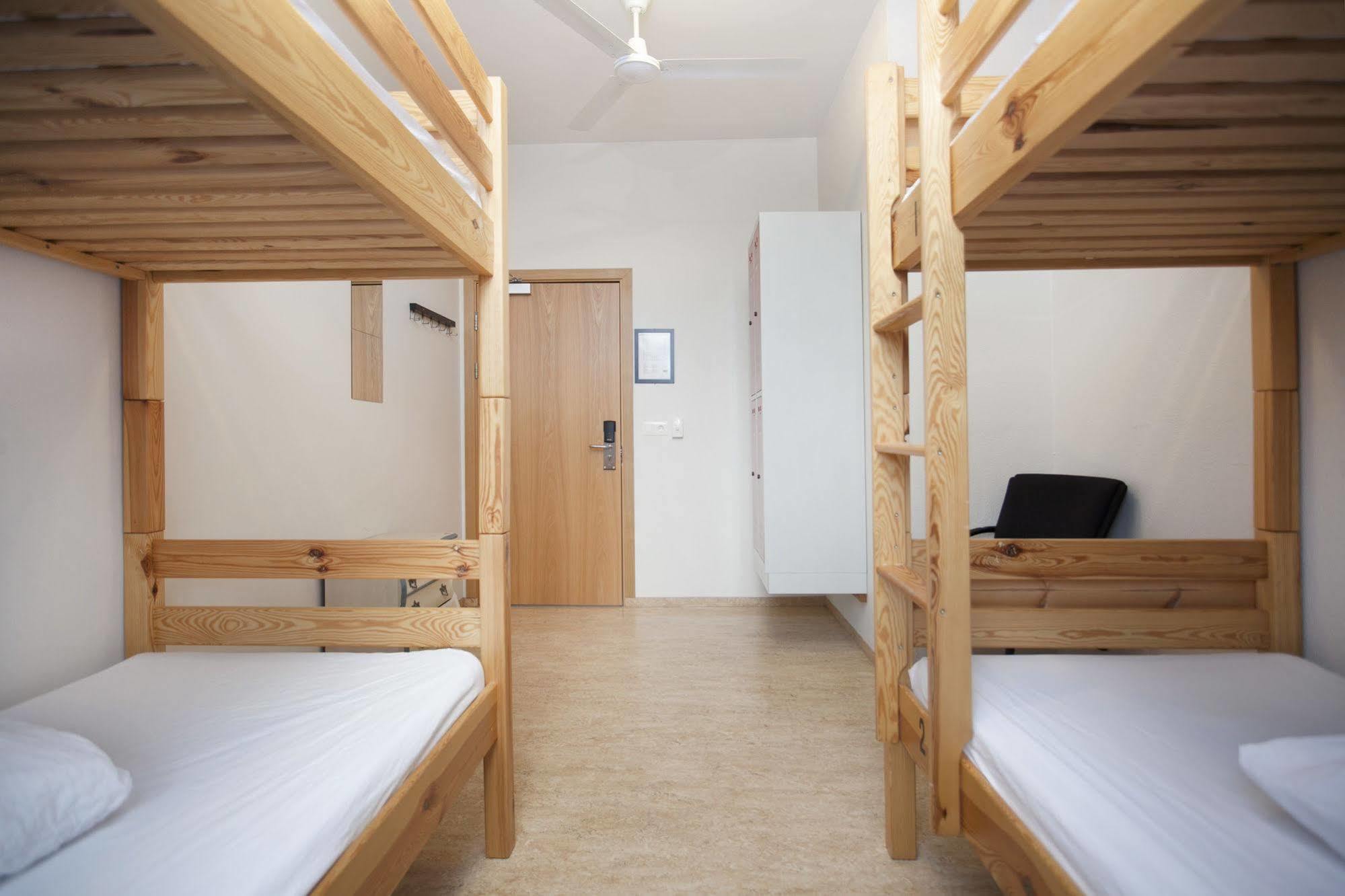Hostel Bus Reykjavík