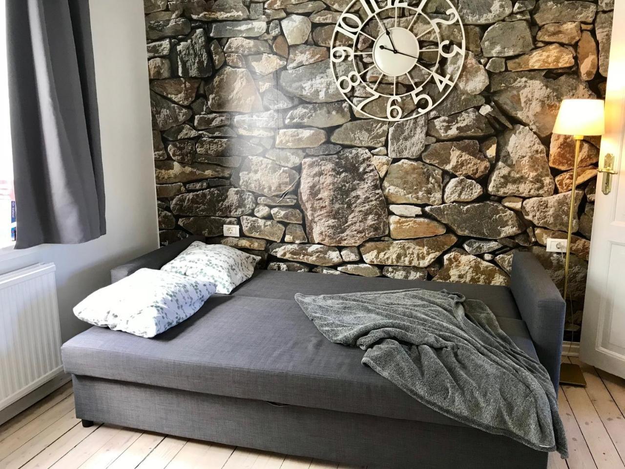 Apartment 101 Mar