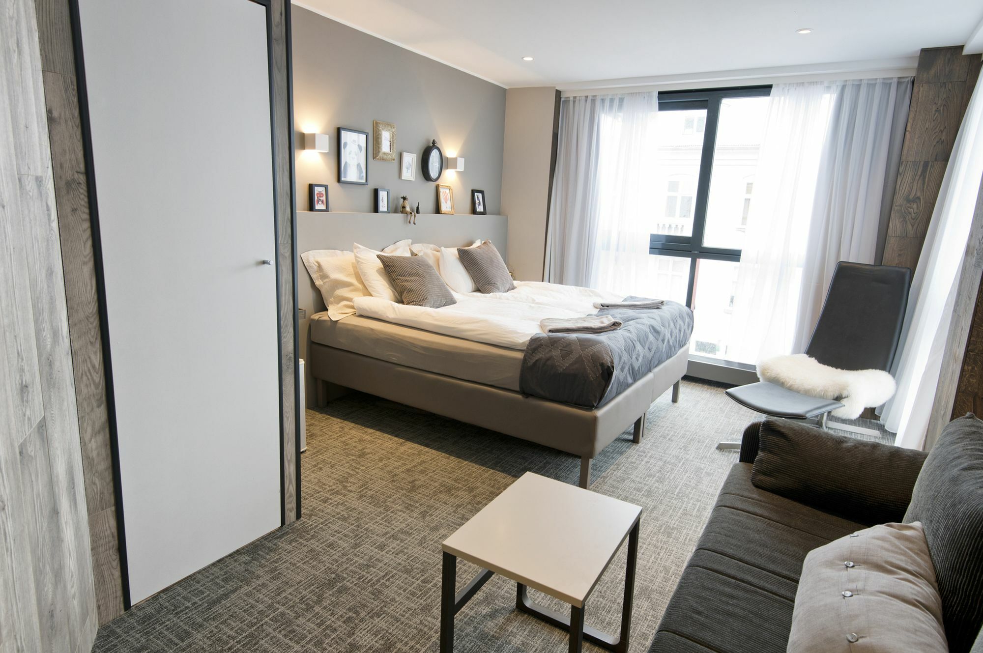Aparthotel B14 & 4*