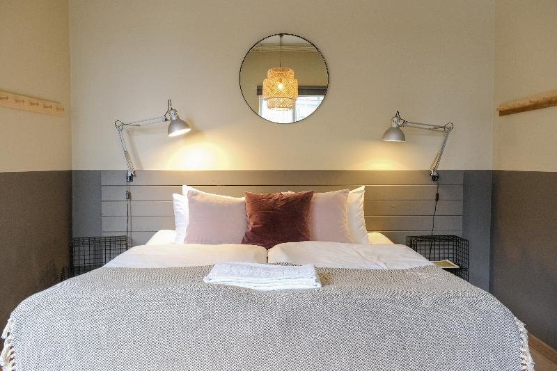 Hotel The Swan House By Ylma