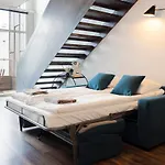 Loft-Style Duplex With Balcony In Downtown Reykjavik