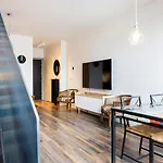 Loft-Style Duplex With Balcony In Downtown Reykjavik
