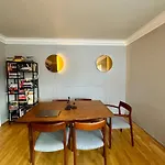Cozy, Central Apartment