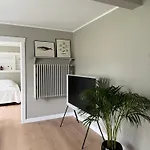 Comfortable And Stylish Apartment In Quiet Area Downtown