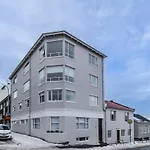 Framnesvegur - Two Bedroom Central Apartment