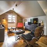 Icestay Stone Cottage