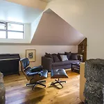 Icestay Stone Cottage