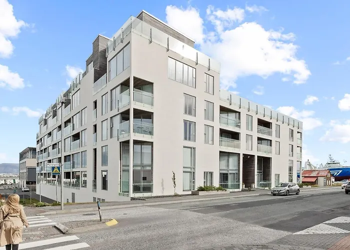 Brand New Downtown Harbor Apartment